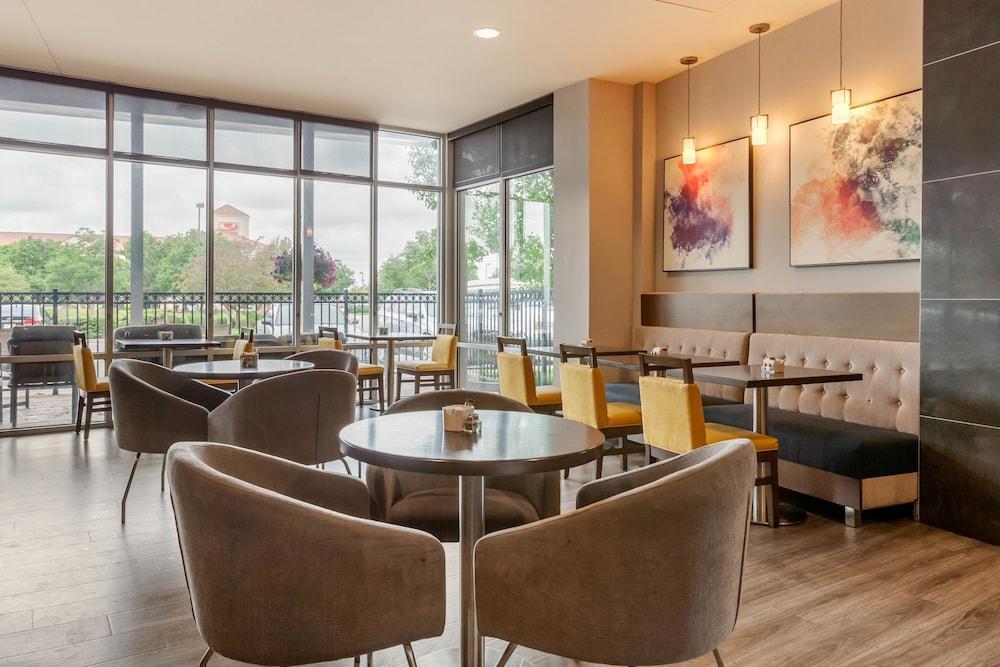 Hotel Cambria Denver International Airport