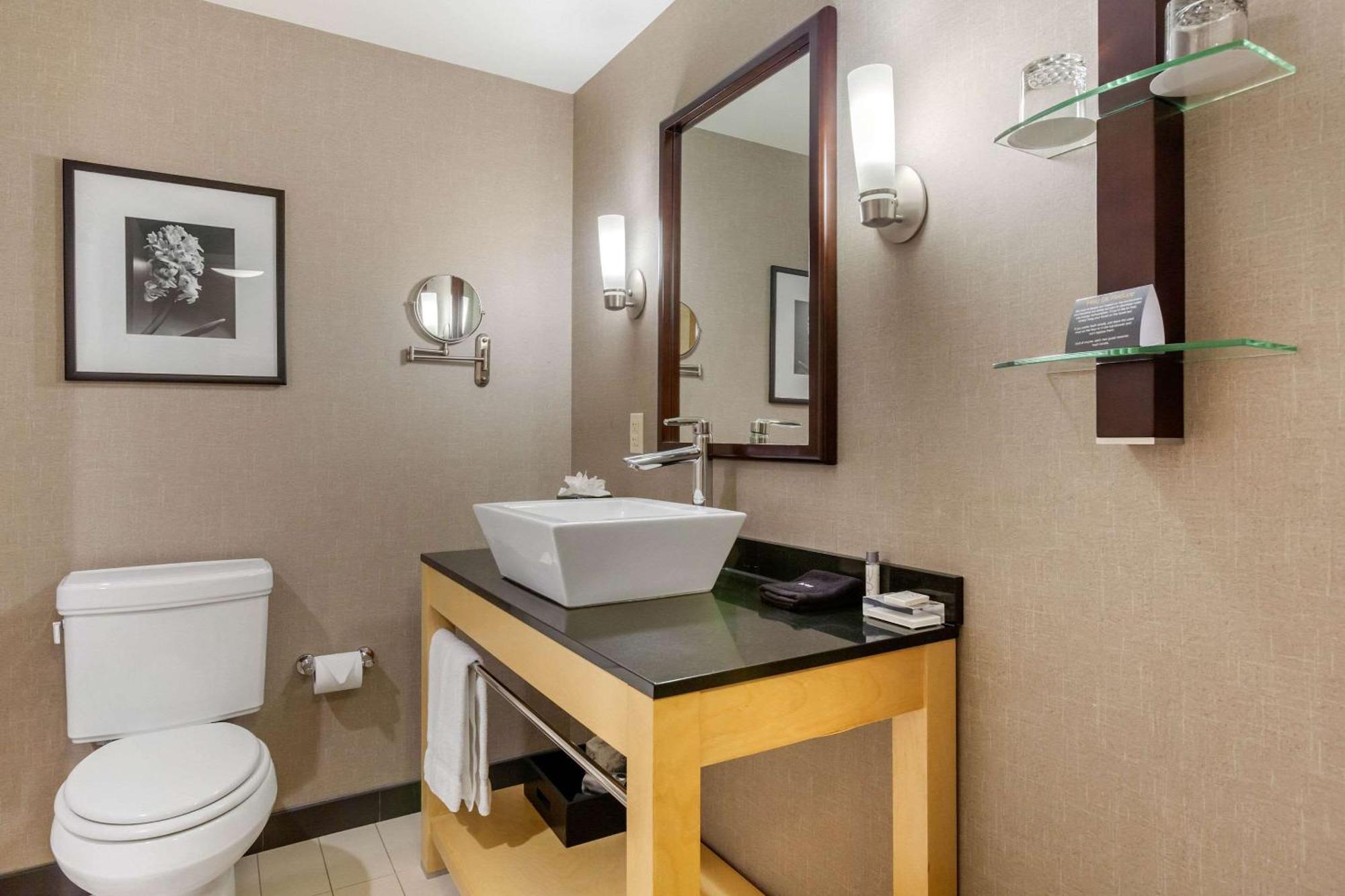 Cambria Denver International Airport Hotel 3*